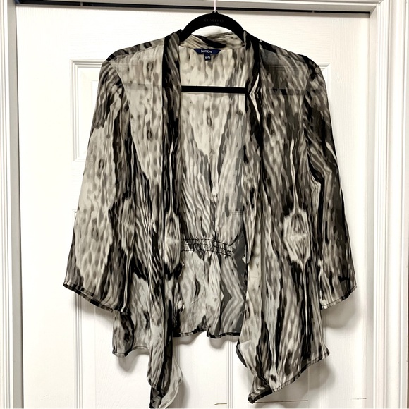 ⭐️2/$20⭐️ Flowy, semi-sheer black, grey & white shrug, Reitmans, women's size XL - Picture 1 of 6